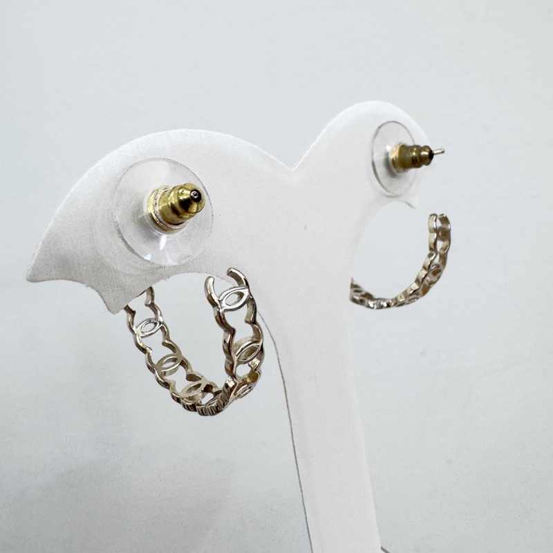 Chanel 淡金色雙C耳圈式耳針耳環-3