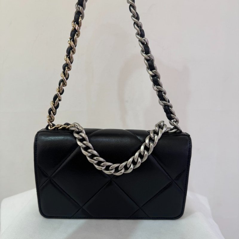 CHANEL 黑19 銀LOGO WOC-3