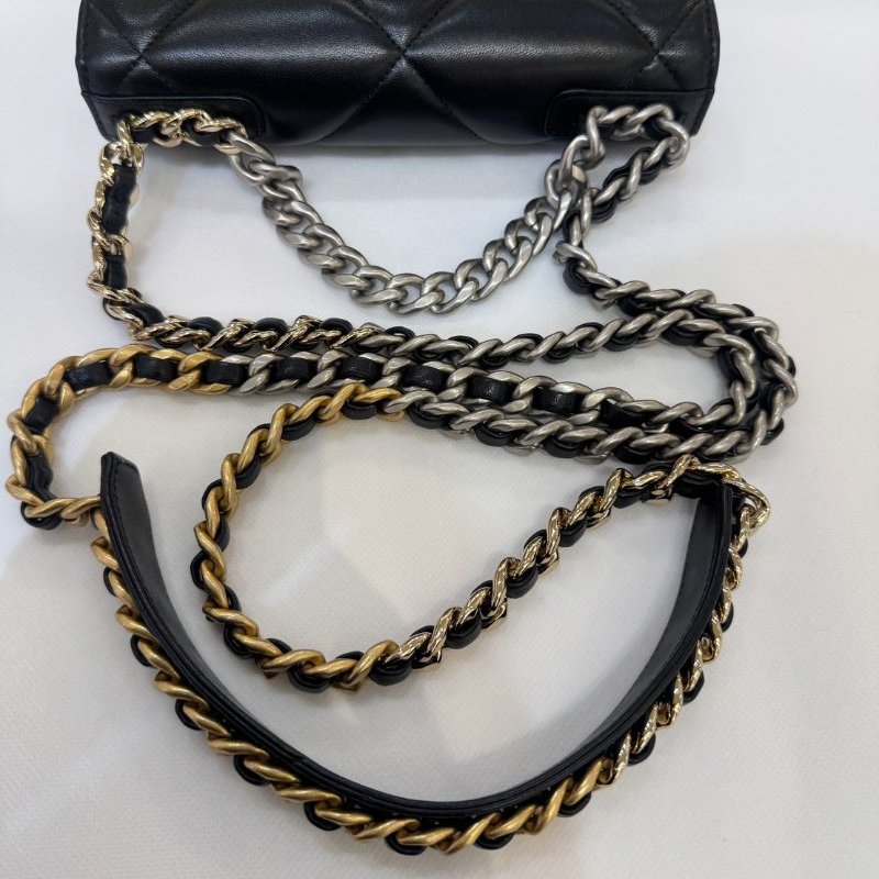 CHANEL 黑19 銀LOGO WOC-9