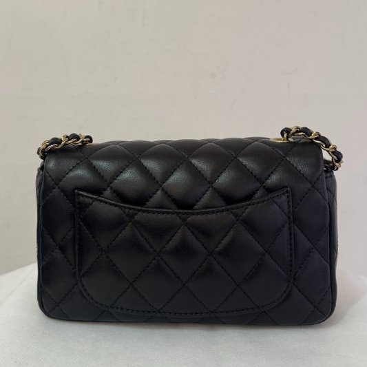 CHANEL黑羊皮金釦Mini COCO-3