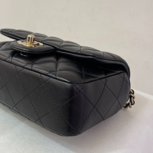 CHANEL黑羊皮金釦Mini COCO-4