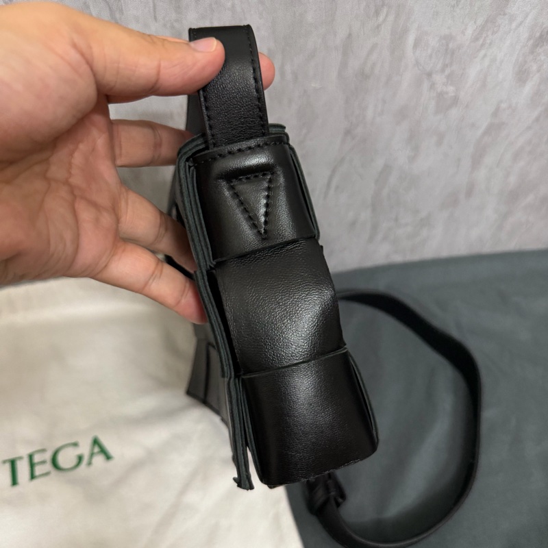 BOTTEGA VENETA 大編織格紋牛皮翻蓋包-2