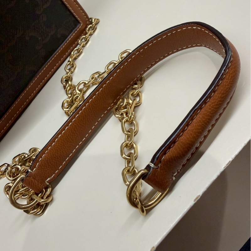 Celine 老花凱旋門WOC鏈條信封包-16