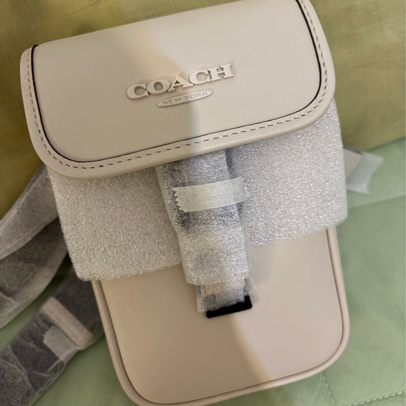 Coach真皮白手機包-0