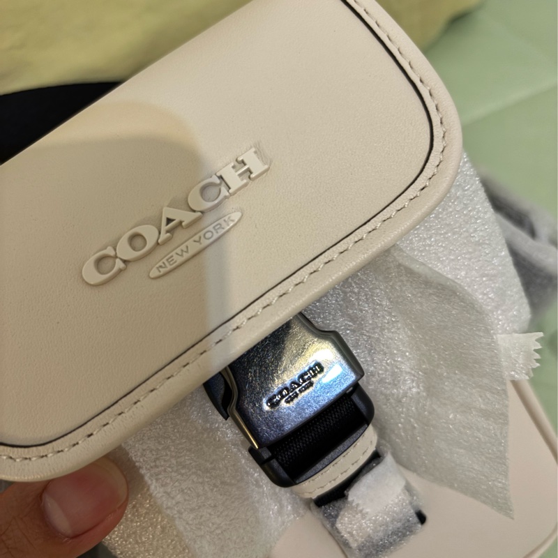 Coach真皮白手機包-4