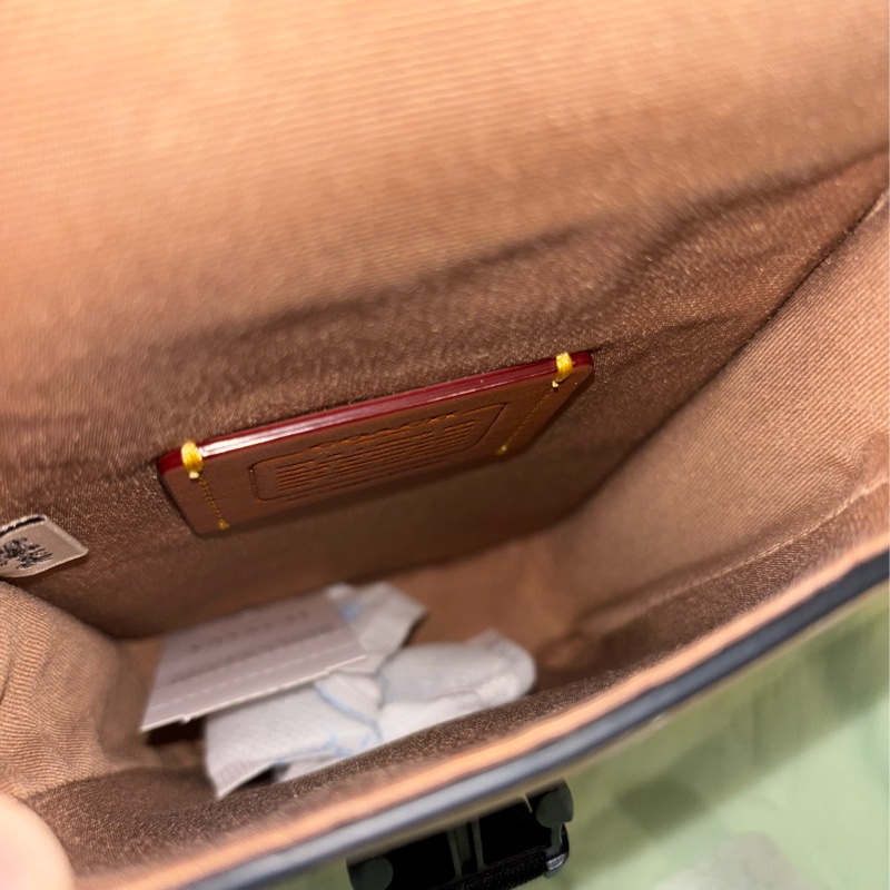 Coach真皮白手機包-5