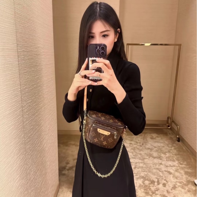 LV M82335經典Mini Bumbag Monogram帆布肩背包 斜背包-4