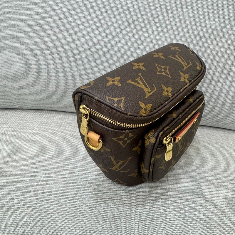 LV M82335經典Mini Bumbag Monogram帆布肩背包 斜背包-7
