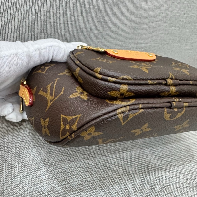 LV M82335經典Mini Bumbag Monogram帆布肩背包 斜背包-17