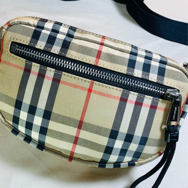 ✨近新閒置 Burberry 巴寶莉經典格紋小腰包-2
