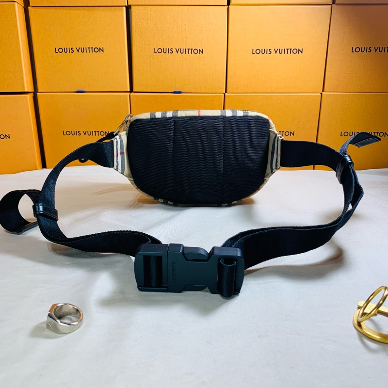 ✨近新閒置 Burberry 巴寶莉經典格紋小腰包-3