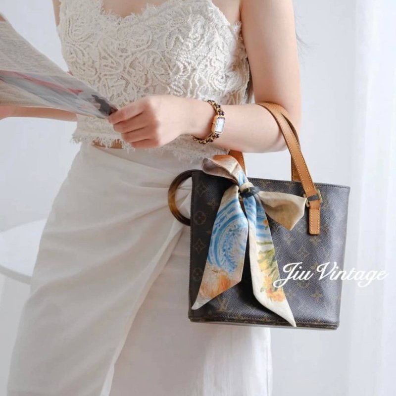 LV Vivian 薇薇安🎀實品拍照 🎀M51172 小號 菜籃子 vintage 手提包 單肩包 ~二手包-5