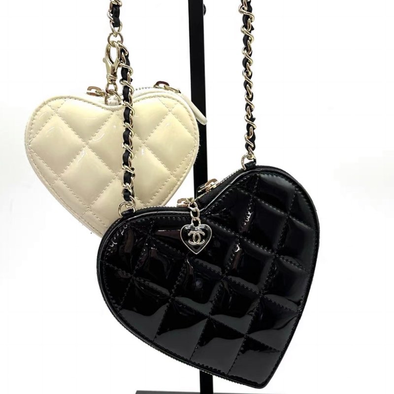 CHANEL 黑白漆皮愛心子母肩背斜背包15*13.5*2 99新配件盒子塵袋-1
