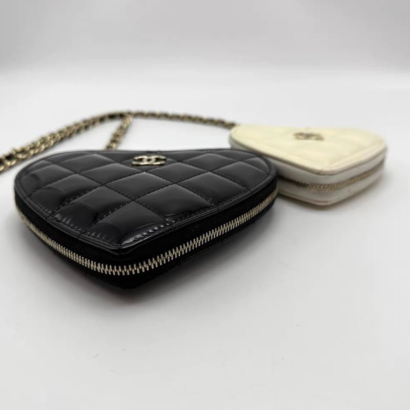 CHANEL 黑白漆皮愛心子母肩背斜背包15*13.5*2 99新配件盒子塵袋-3