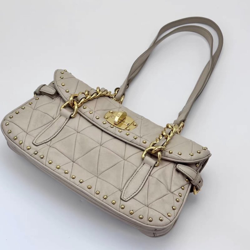 MIUMIU 米黃色金扣鉚釘褶皺肩背腋下包31*17*3 98新配件塵袋-2