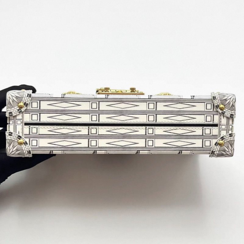 LV 盧浮宮聯名 Trunk Clutch硬盒子肩背斜背包芯片款20*12*5 98新配件盒子塵袋購證-3