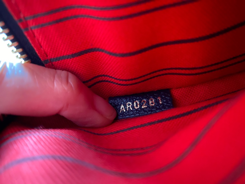 經典郵差包,近全新。無瑕疵-3