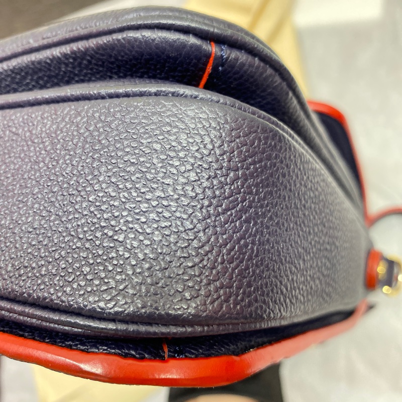 經典郵差包,近全新。無瑕疵-13