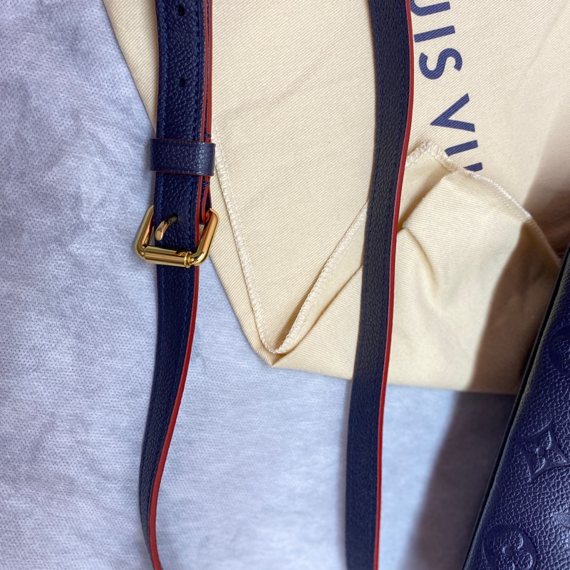 經典郵差包,近全新。無瑕疵-18