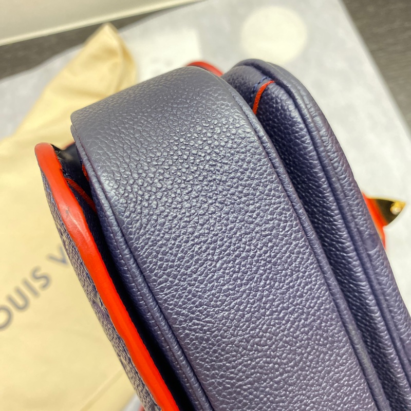 經典郵差包,近全新。無瑕疵-20