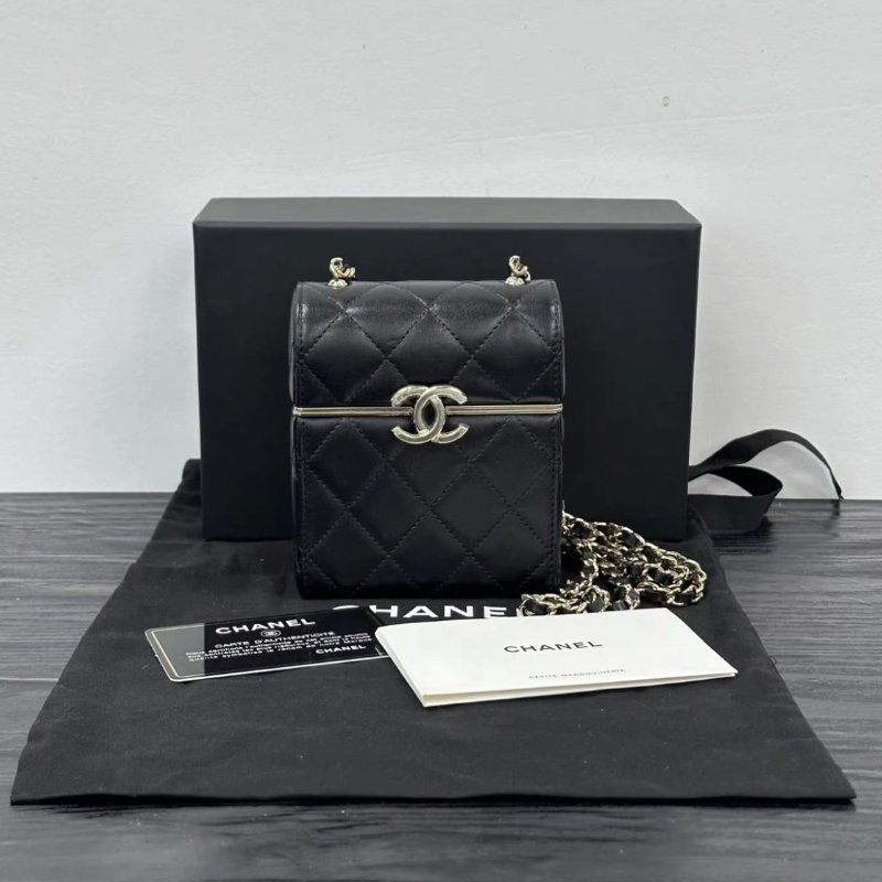 CHANEL 羊皮黑金翻蓋化妝包肩背斜背包 10*12*4 全新閒置配件:盒子塵袋卡册保卡-0