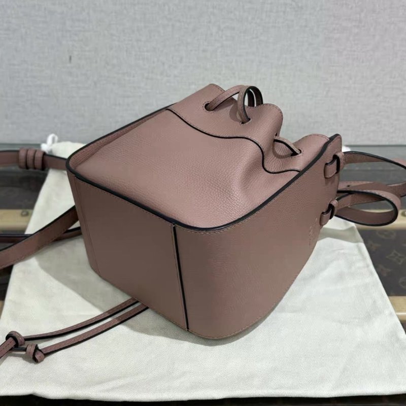 LOEWE 金扣mini抽繩吊床肩背斜背包17*19*11 98新配件塵袋-2