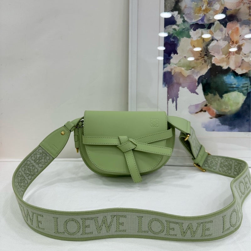 LOEWE 羅意威 gate mini 酪梨綠字母寬肩帶24年編碼-0