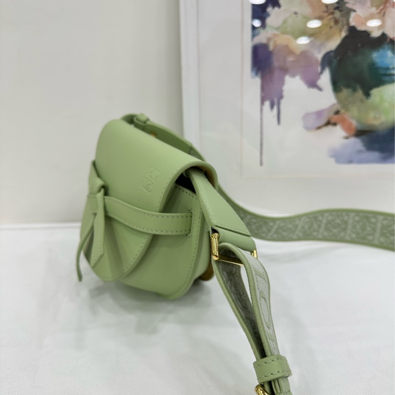 LOEWE 羅意威 gate mini 酪梨綠字母寬肩帶24年編碼-4