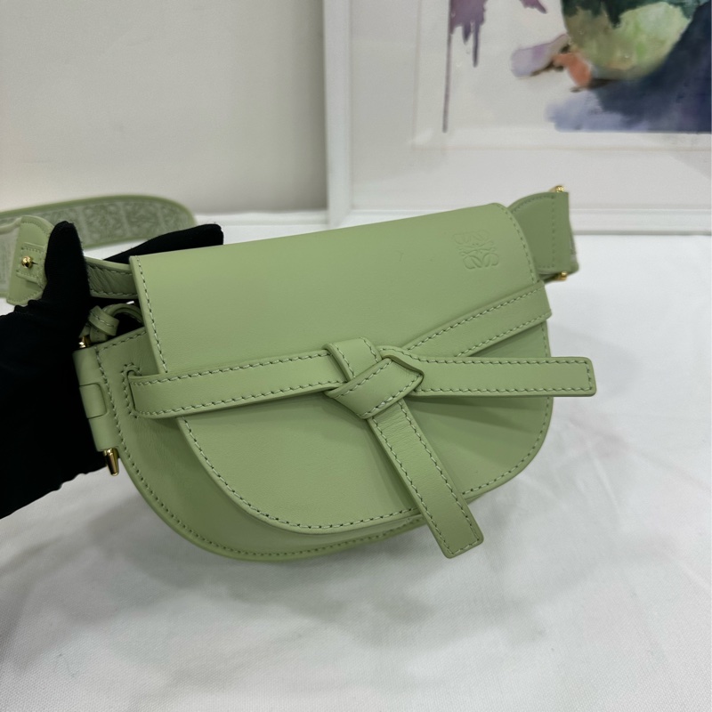 LOEWE 羅意威 gate mini 酪梨綠字母寬肩帶24年編碼-6