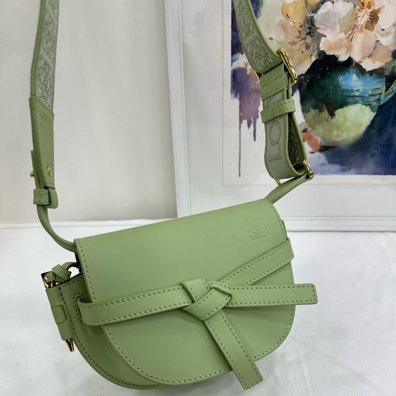 LOEWE 羅意威 gate mini 酪梨綠字母寬肩帶24年編碼-7