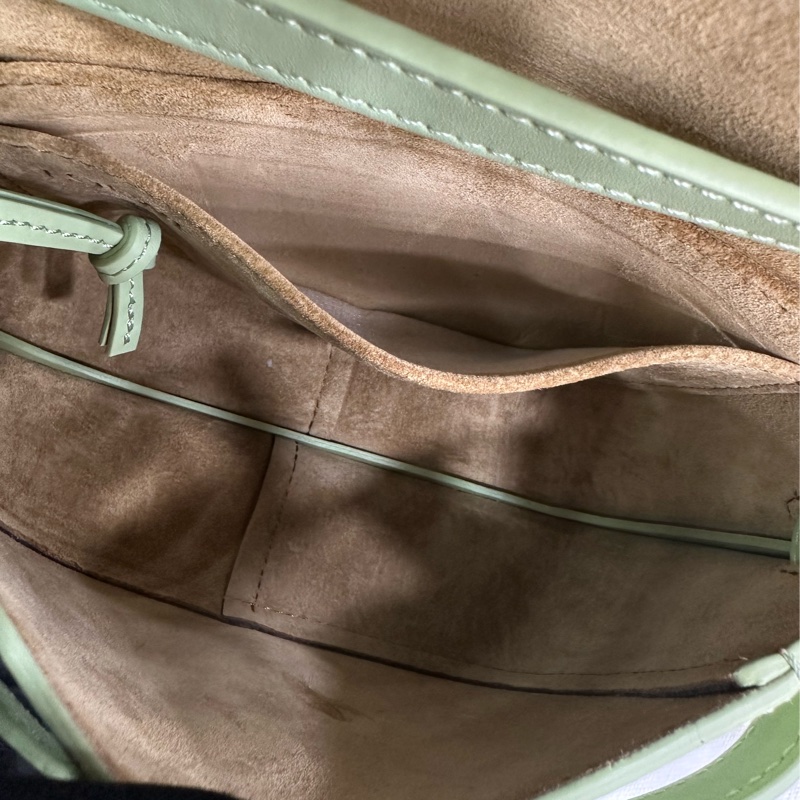 LOEWE 羅意威 gate mini 酪梨綠字母寬肩帶24年編碼-9