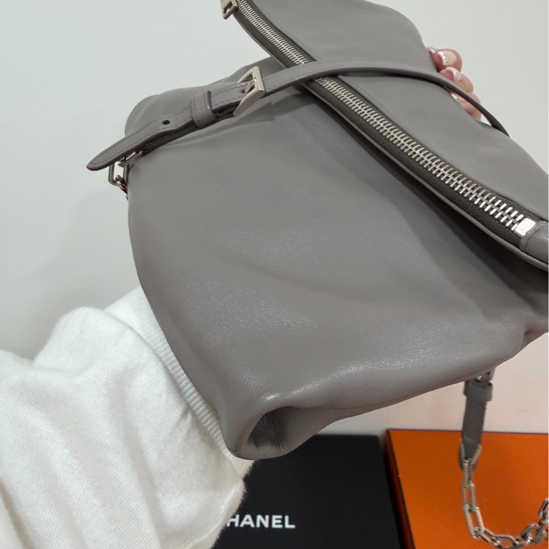 PRADA 灰色 全皮 斜背包 肩背包 側背包 鏈條包-9