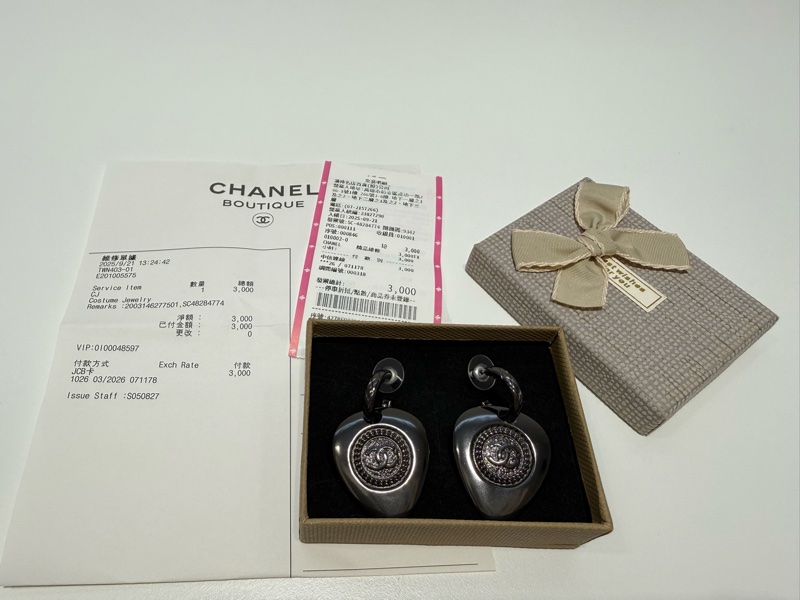 閒置新品CHANEL黑色logo菱形垂墜耳環-11