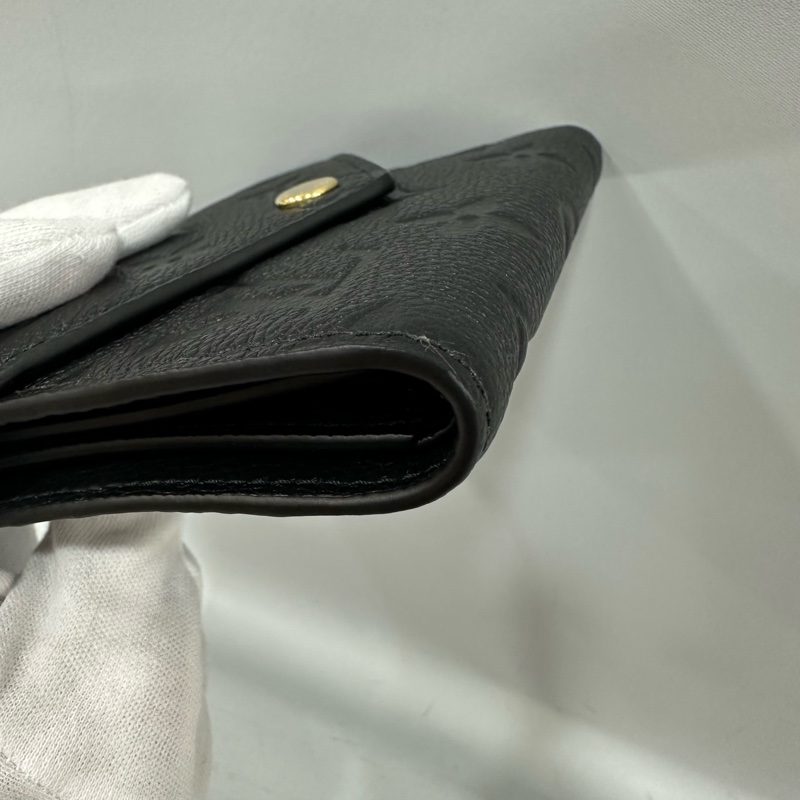 LV m64060 黑牛皮壓紋金釦三折短夾-6