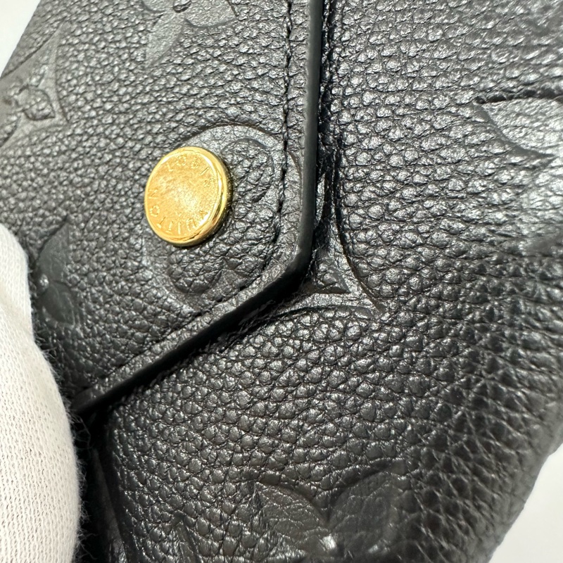 LV m64060 黑牛皮壓紋金釦三折短夾-11
