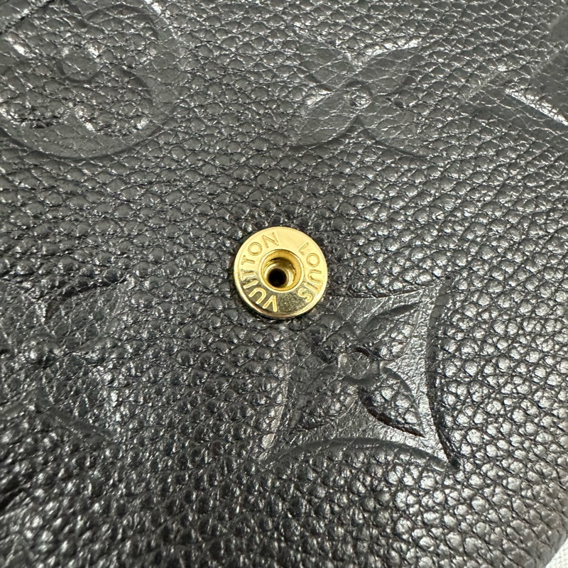 LV m64060 黑牛皮壓紋金釦三折短夾-18