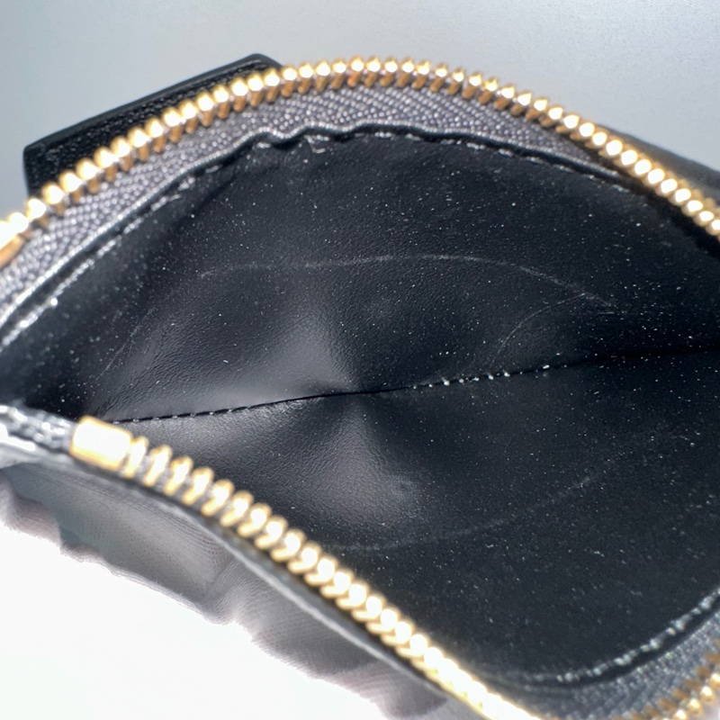 LV m64060 黑牛皮壓紋金釦三折短夾-28