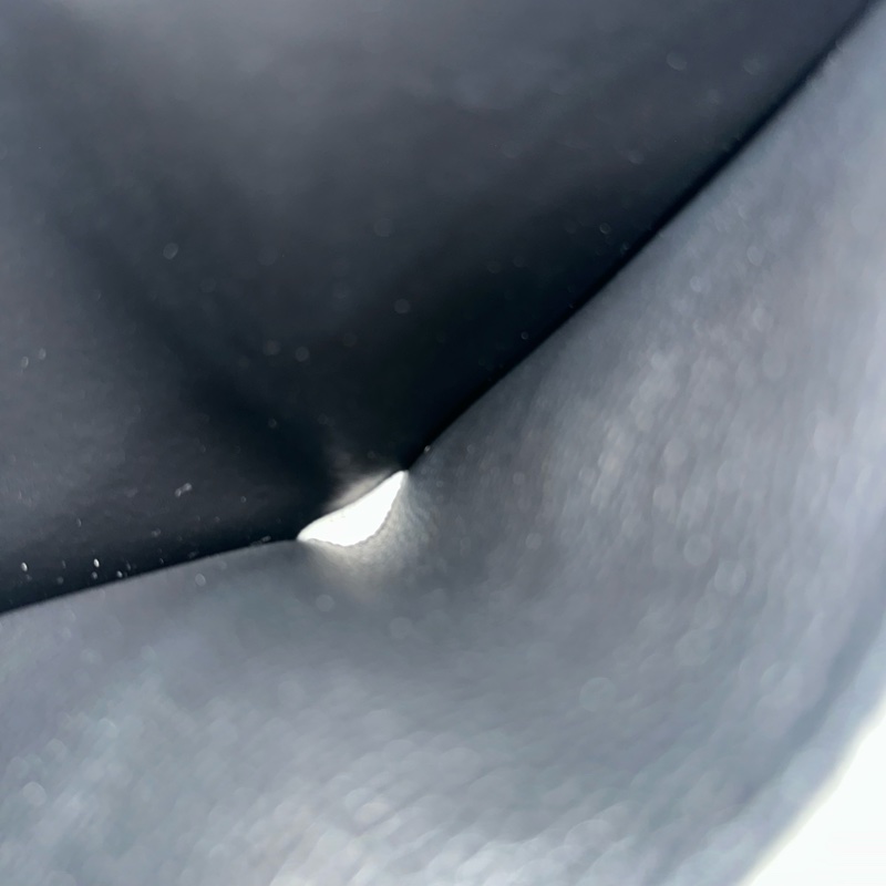 LV m64060 黑牛皮壓紋金釦三折短夾-29