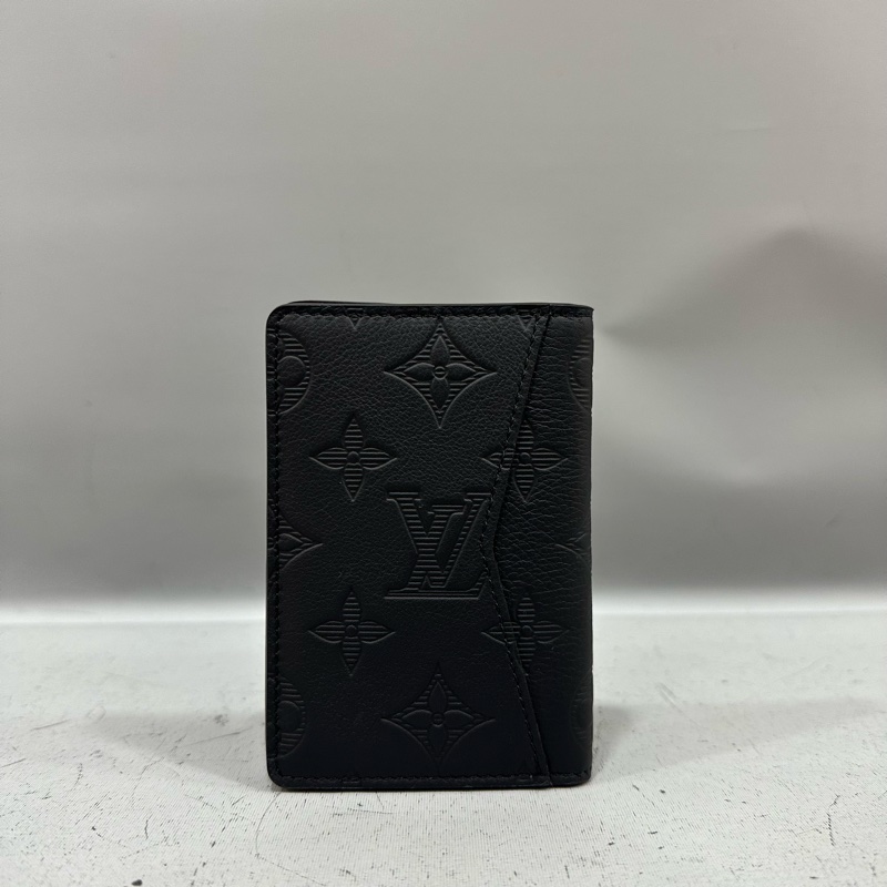 LV m62899 黑牛皮壓紋交叉萬用卡夾-1