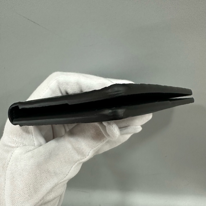 LV m62899 黑牛皮壓紋交叉萬用卡夾-4