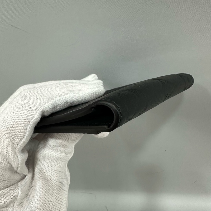 LV m62899 黑牛皮壓紋交叉萬用卡夾-6