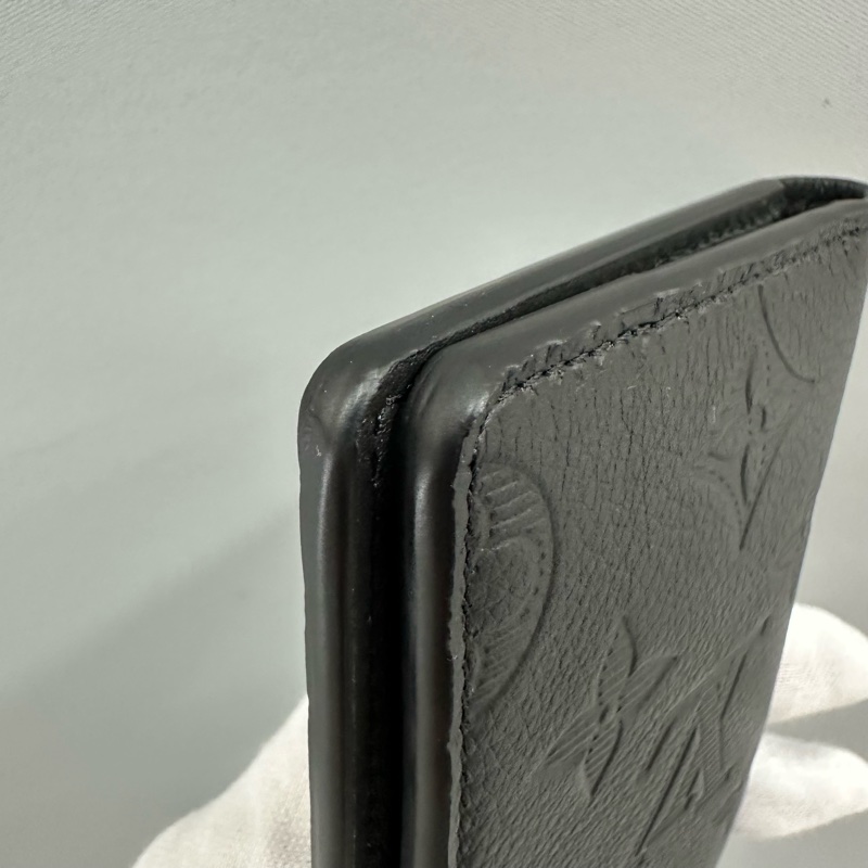 LV m62899 黑牛皮壓紋交叉萬用卡夾-7