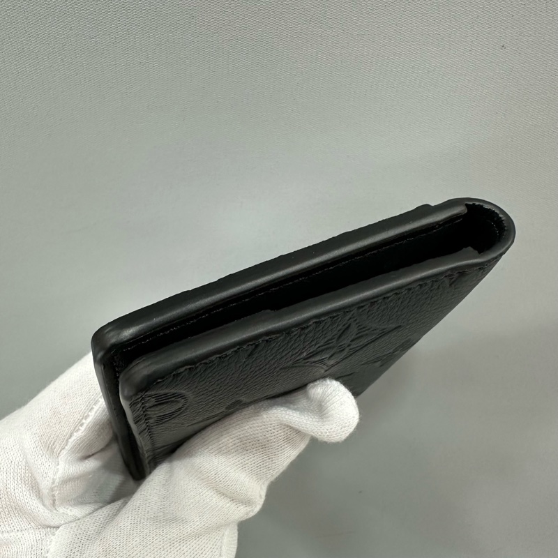 LV m62899 黑牛皮壓紋交叉萬用卡夾-8