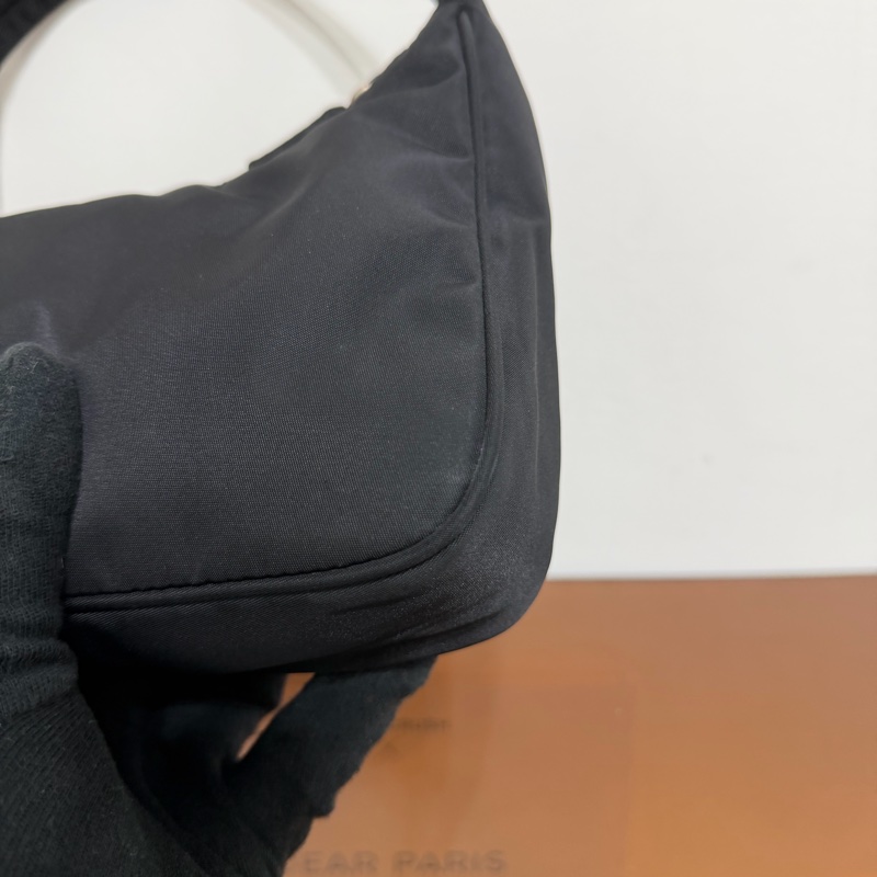 #極新 Prada 2000 hobo 尼龍手提包-9