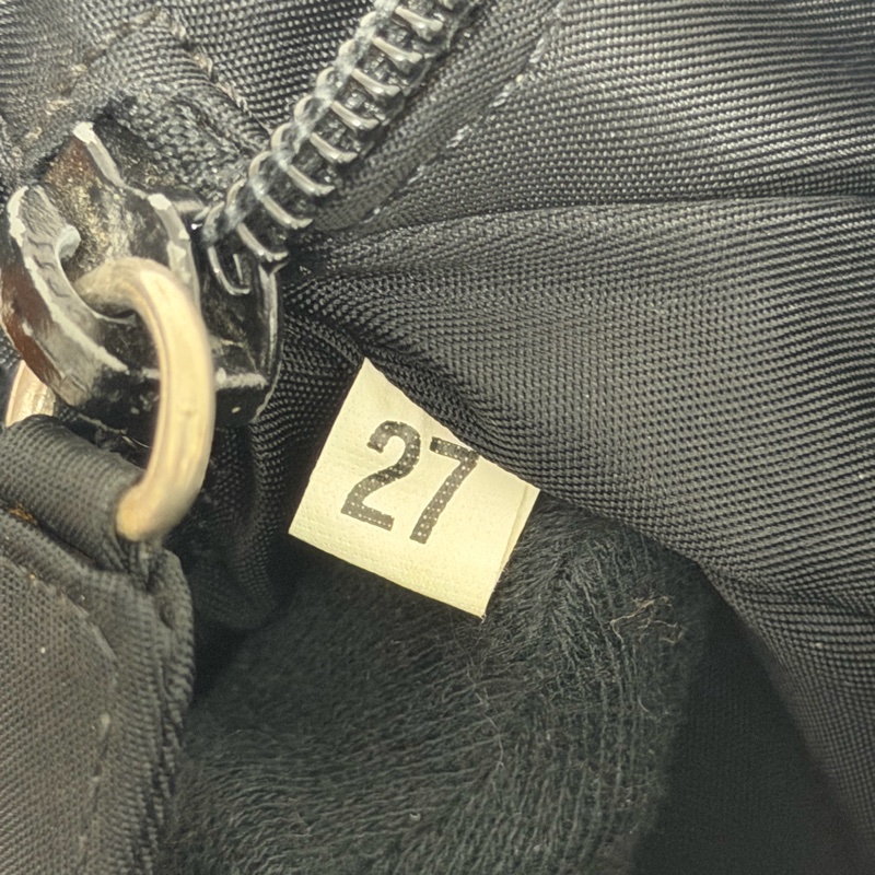 #極新 Prada 2000 hobo 尼龍手提包-15