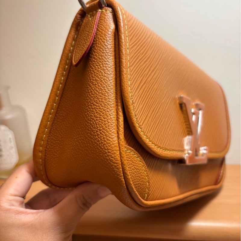 LV路易威登 /棕色水波紋包/肩背包/斜背包/99近全新美品-1