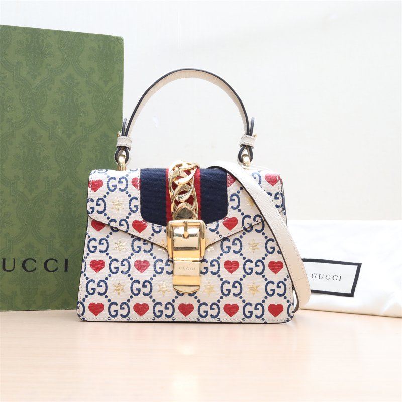 GUCCI Sylvie塞爾維亞絲帶包皮手帶Mini20愛心星星印花米白色牛皮肩背包-0