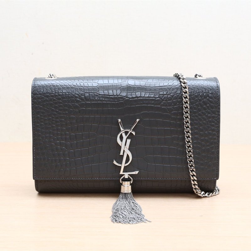 SAINT LAURENT KATE中號24鱷魚壓紋流蘇灰色牛皮銀扣肩背包-1