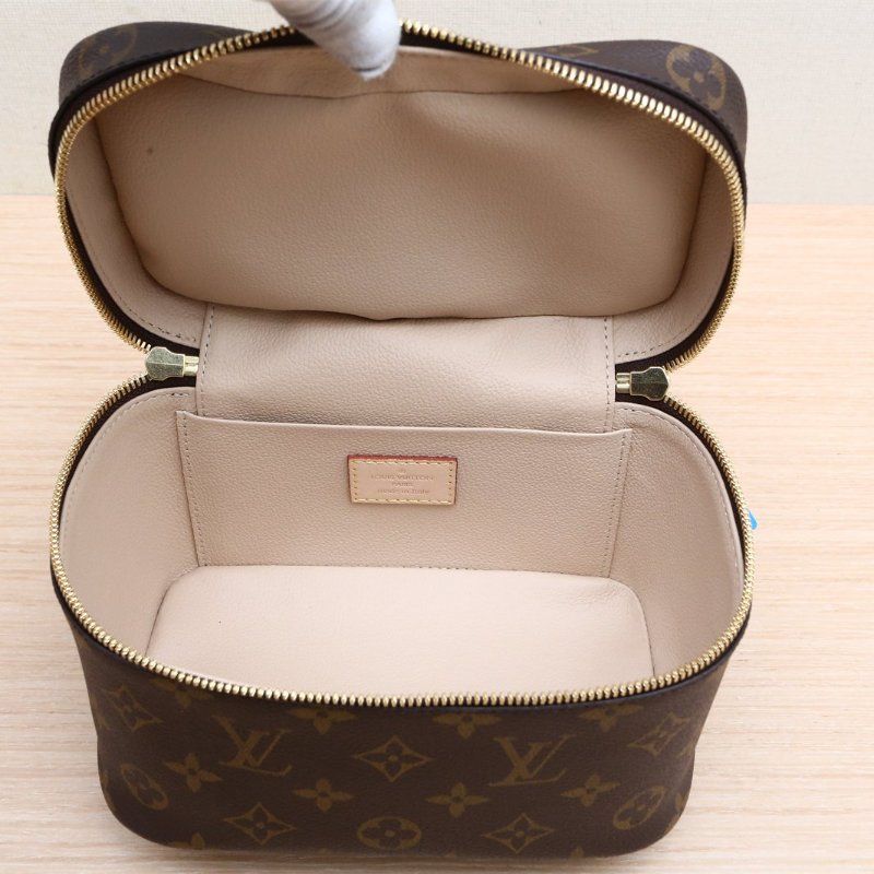 LOUIS VUITTON Nice化妝包Mini迷你20老花PVC老花晶片肩背包-2