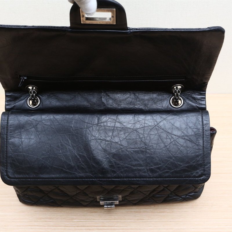 CHANEL 2.55口蓋包MAXI31.5黑色牛皮14開銀扣肩背包-3